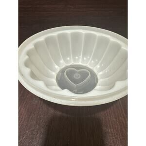 Tupperware Vintage Jello Mold 2 Pieces Heart Bottom White